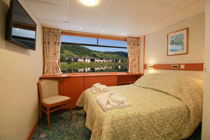 Middle Deck 1 Double Bed Cat C